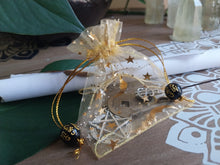 Load image into Gallery viewer, Simple Prosperity Spell Charm Bag.
